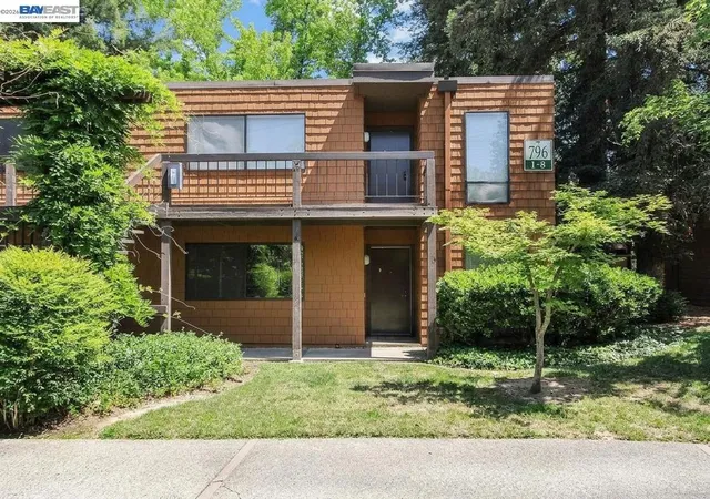Photo 2 of Condo for sale at 796 Woodside Ln #1, Sacramento, CA 95825 | MLS# 41128854 | Listing updated on 2026-05-18