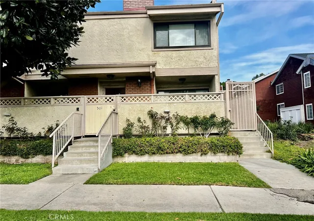 Townhouse for sale at 19451 Sherman Way #501, Reseda, CA 91335 | MLS# OC26066524