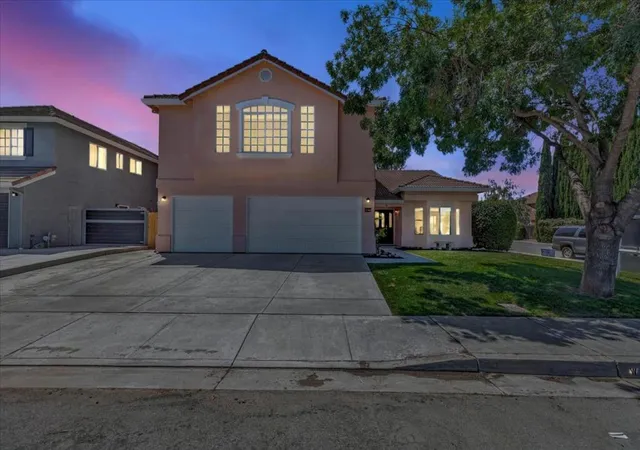 3rd image of 2161 Teakwood Ct, Hollister, CA 95023 | MLS# ML82040619