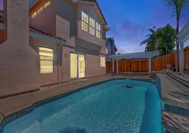 4th image of 2161 Teakwood Ct, Hollister, CA 95023 | MLS# ML82040619