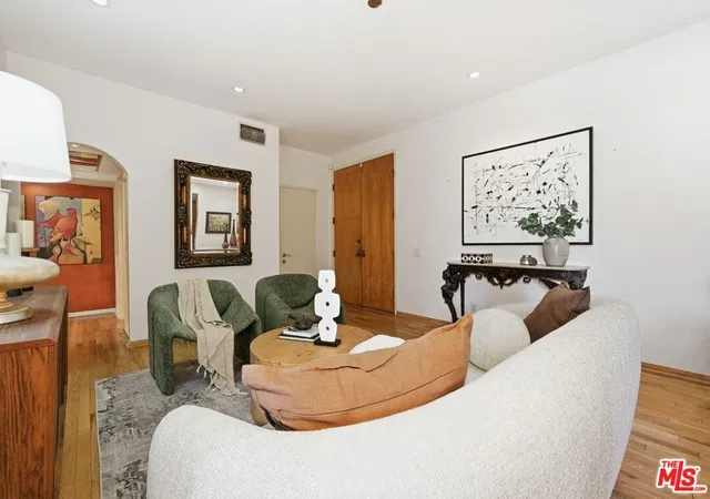 Homes for sale in Los Angeles, CA | 612 S Barrington Ave, Los Angeles, CA 90049