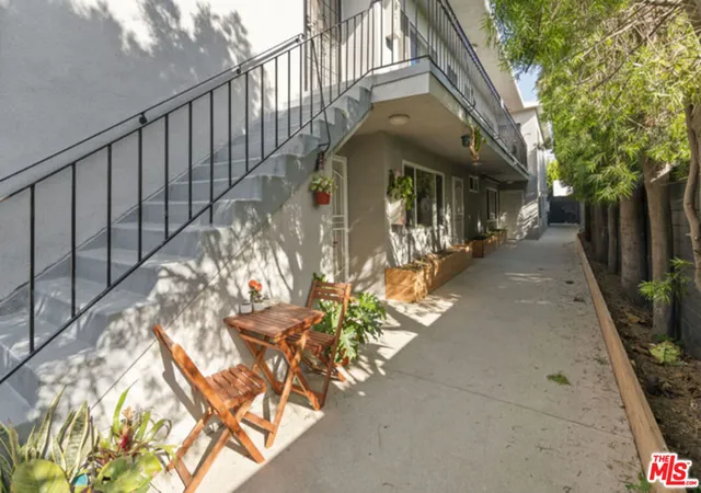 3rd image of 656 Indiana Ave, Venice, CA 90291 | MLS# 26662795
