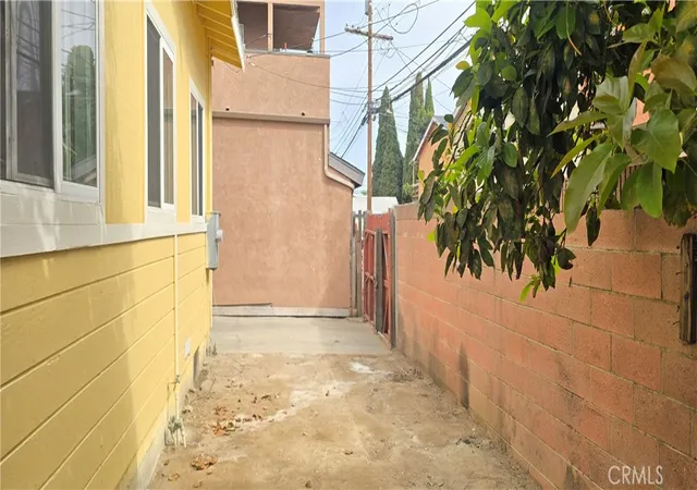 Homes for sale in Long Beach, CA | 1060 Cherry, Long Beach, CA 90813 | Houzeo