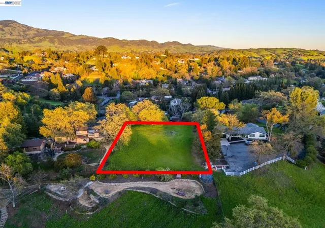 2nd image of 3 Ohlson Ln, Danville, CA 94526 | MLS# 41128920