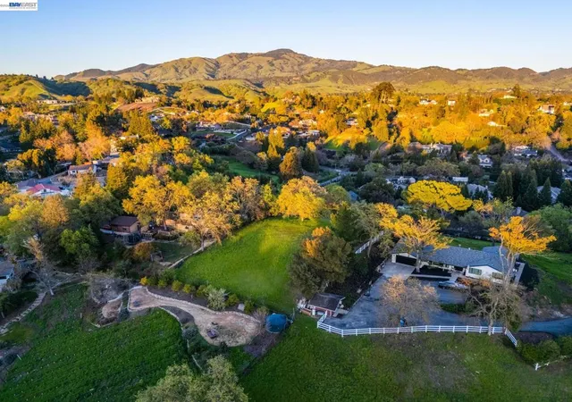 3rd image of 3 Ohlson Ln, Danville, CA 94526 | MLS# 41128920