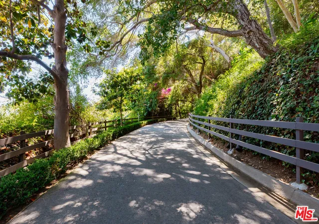 4th image of 13127 Boca De Canon Ln, Los Angeles, CA 90049 | MLS# 26670147