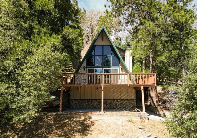Photo 2 of Single family home for sale at 348 Brentwood, Lake Arrowhead, CA 92352 | MLS# IG26066924 | Listing updated on 2026-09-30