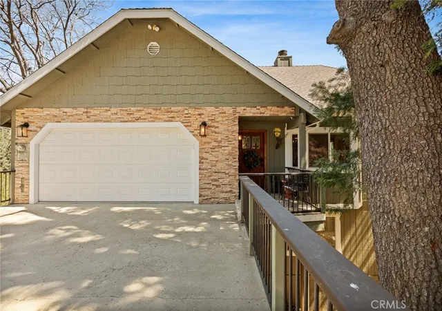 Photo 3 of Single family home for sale at 813 Brentwood, Lake Arrowhead, CA 92352 | MLS# IG26066940 | Listing updated on 2026-10-04