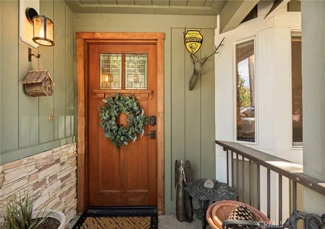 Photo 3 of Single family home for sale at 813 Brentwood, Lake Arrowhead, CA 92352 | MLS# IG26066940 | Listing updated on 2026-10-04