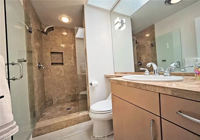 Listing Photo 2 - Condo for sale in building located at 737 Inverness Dr, Rancho Mirage, CA 92270 - Unit #