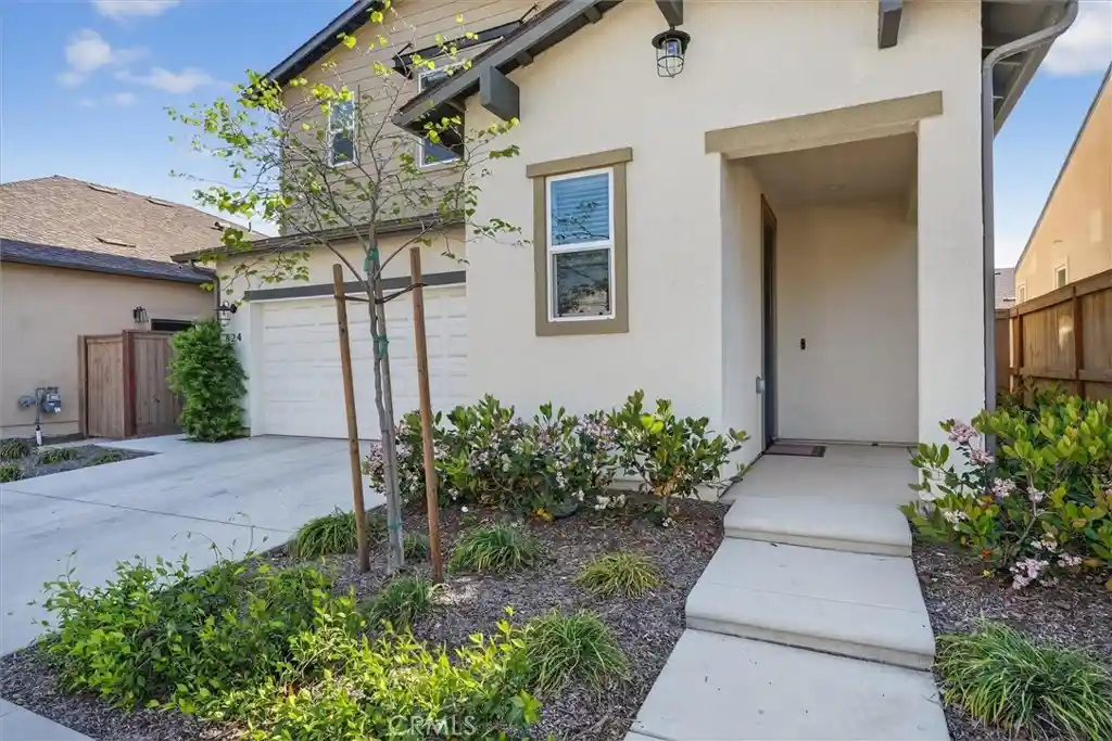 Single family home for sale at 824 Katelyn Ave, Madera, CA 93636 | MLS# FR26066977