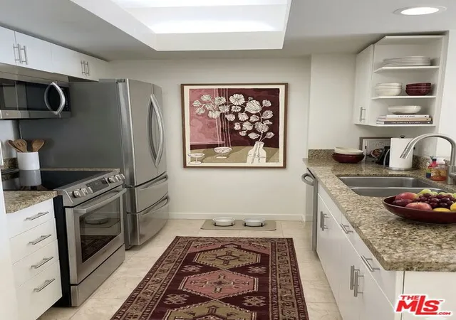 Homes for sale in Marina Del Rey, CA | 13700 Marina Pointe Dr #1126, Marina Del Rey, CA 90292 | MLS# 26667445