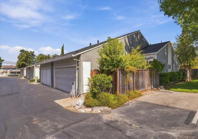 Condo for sale at 648 W Sunnyoaks Ave, Campbell, CA 95008 | MLS# ML82040711