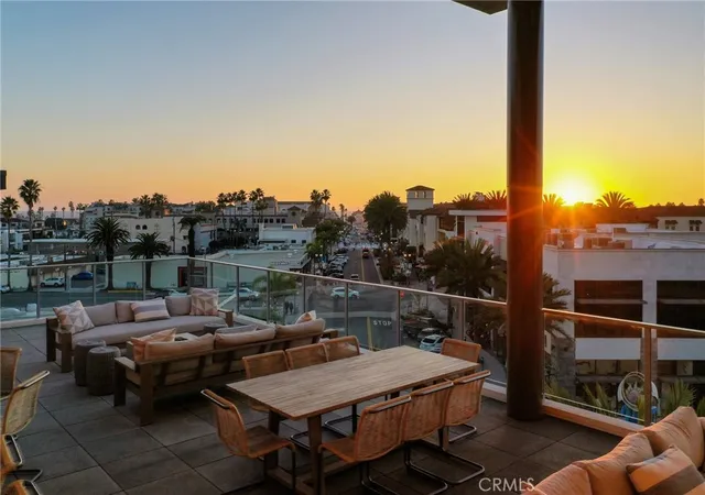 Homes for sale in Huntington Beach, CA | 414 Main St, Huntington Beach, CA 92648 | Houzeo