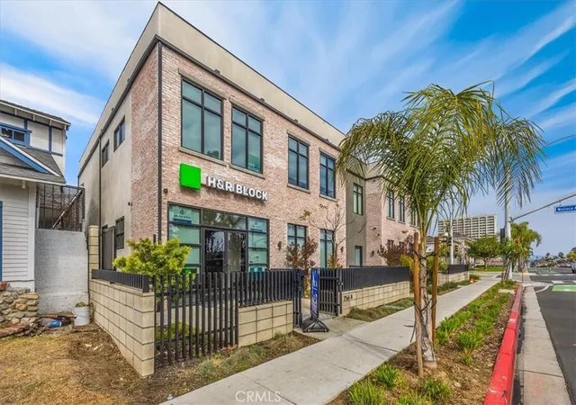 Homes for sale in Costa Mesa, CA | 756 W 19th Street, Costa Mesa, CA 92627 | Houzeo