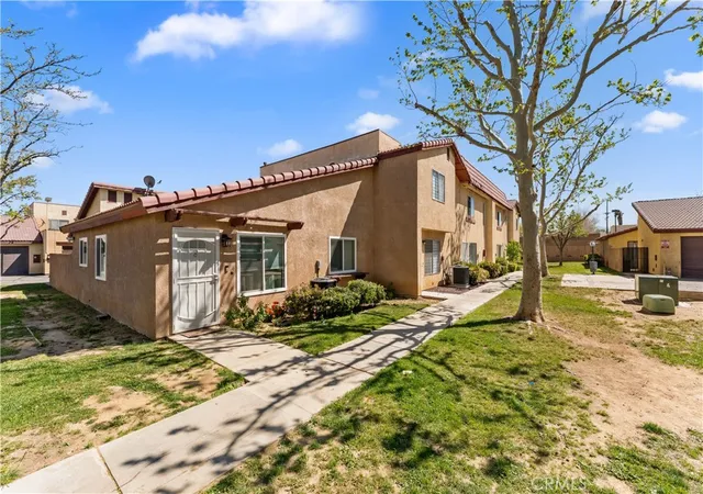 2nd image of 1750 E Avenue Q14, Palmdale, CA 93550 | MLS# SR26067302