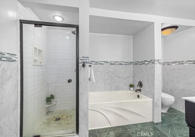 Homes for sale in Los Angeles, CA | 289 S Barrington Avenue, Los Angeles, CA 90049 | Houzeo