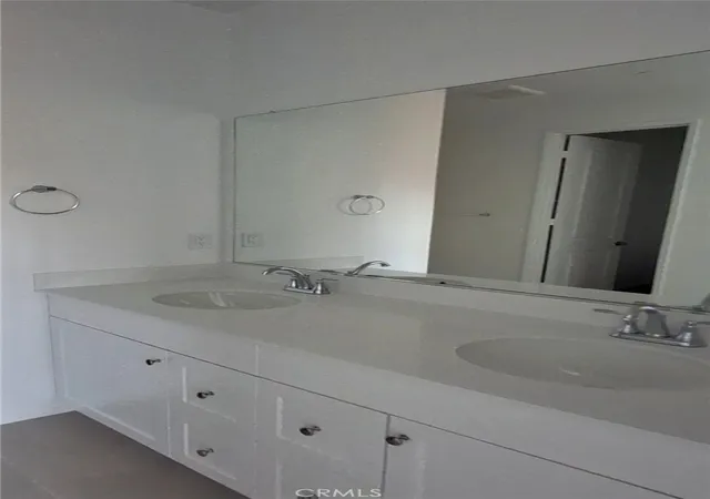 Photo 3 of Single family home for sale at 2631 Moonshimmer St, Hemet, CA 92543 | MLS# IG26067455 | Listing updated on 2026-09-23