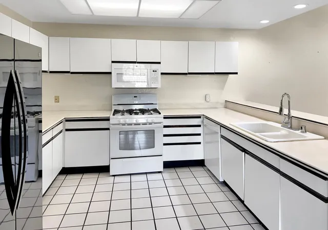 Homes for sale in Palm Springs, CA | 2601 S Broadmoor Dr #66, Palm Springs, CA 92264 | MLS# 219145524DA