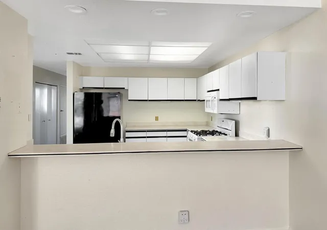Homes for sale in Palm Springs, CA | 2601 S Broadmoor Dr #66, Palm Springs, CA 92264 | MLS# 219145524DA