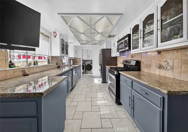 Photo 4 of Single family home for sale at 15354 Leadwell St, Van Nuys, CA 91406 | MLS# SR26064972 | Listing updated on 2026-10-09