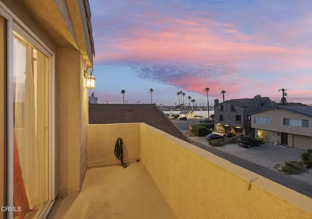 Photo 3 of Single family home for sale at 264 Hollywood Blvd, Oxnard, CA 93035 | MLS# V1-35471 | Listing updated on 2026-09-11