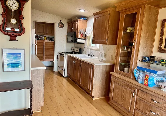 4th image of 21001 Plummer St #34, Chatsworth, CA 91311 | MLS# SR26067505