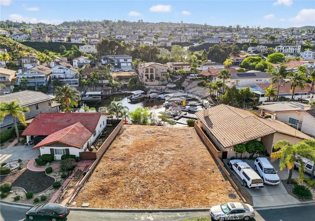 2nd image of 21951 Stawberry Ln, Canyon Lake, CA 92587 | MLS# SW26066785