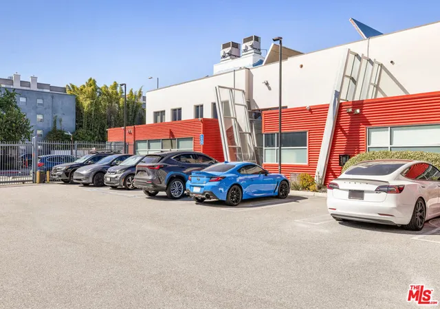 17th image of 130 S Hewitt St #25, Los Angeles, CA 90012 | MLS# 26670501