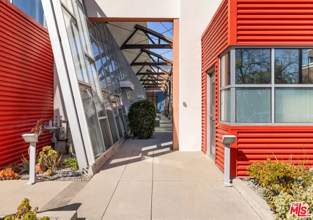 2nd image of 130 S Hewitt St #25, Los Angeles, CA 90012 | MLS# 26670501