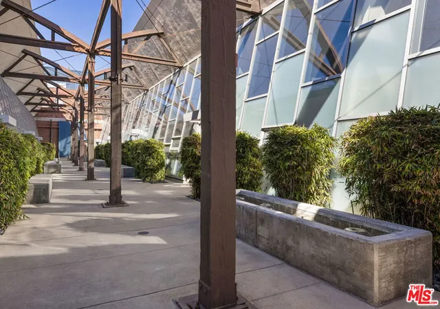3rd image of 130 S Hewitt St, Los Angeles, CA 90012