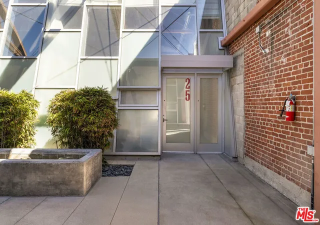 4th image of 130 S Hewitt St, Los Angeles, CA 90012
