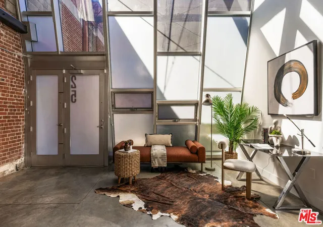 5th image of 130 S Hewitt St, Los Angeles, CA 90012