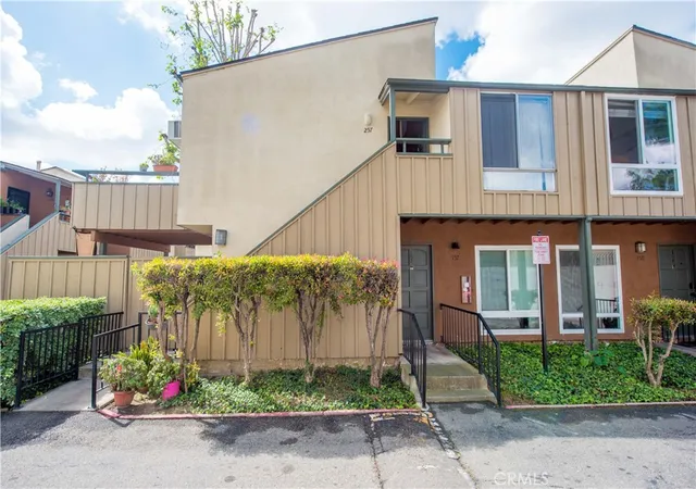 2nd image of 1001 W Stevens Ave #157, Santa Ana, CA 92707 | MLS# IG26068145