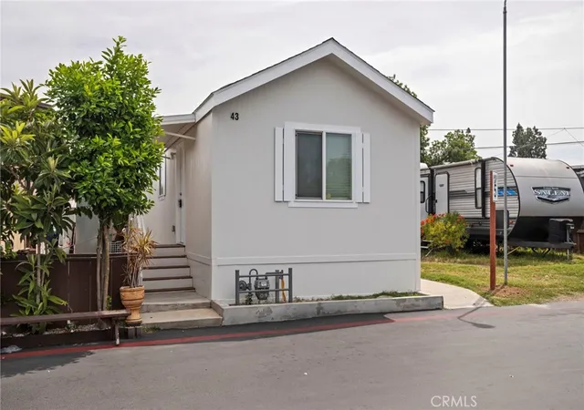 4th image of 7650 Balboa Blvd #43, Van Nuys, CA 91406 | MLS# CV26068476