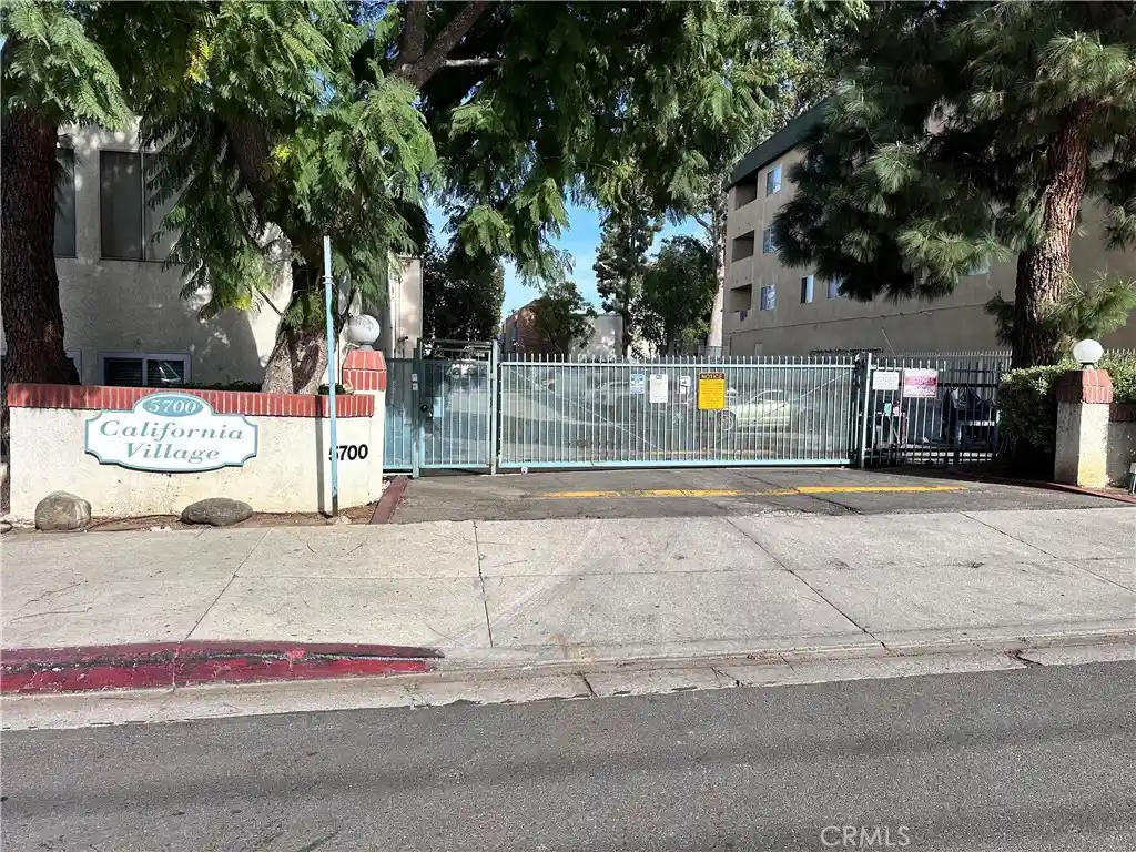 Condo for sale at 5700 Etiwanda #264, Tarzana, CA 91356 | MLS# SR26068628