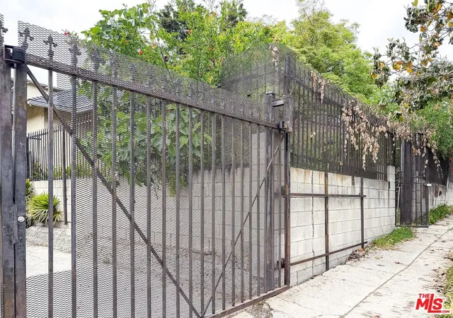 3rd image of 441 N Commonwealth Ave, Los Angeles, CA 90004 | MLS# 26671597