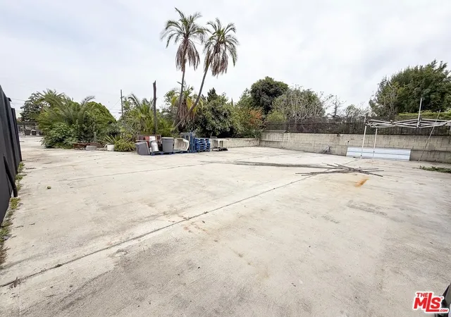 Photo 2 of Land for sale at 439 N Commonwealth Ave, Los Angeles, CA 90004 | MLS# 26671599 | Listing updated on 2026-04-28