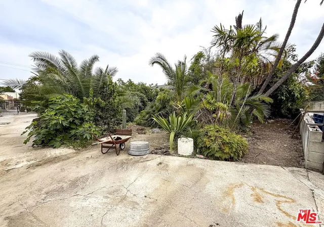 Photo 3 of Land for sale at 439 N Commonwealth Ave, Los Angeles, CA 90004 | MLS# 26671599 | Listing updated on 2026-04-28