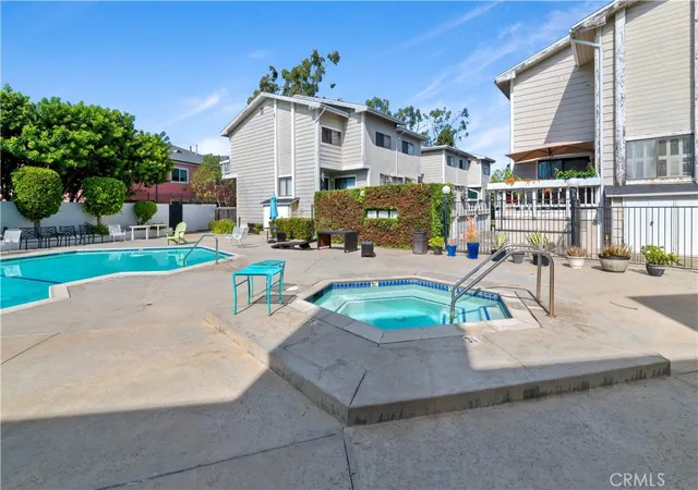 Homes for sale in Los Angeles, CA | 4652 Don Lorenzo, Los Angeles, CA 90008 | Houzeo