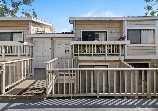 Homes for sale in Los Angeles, CA | 4652 Don Lorenzo #B, Los Angeles, CA 90008 | MLS# PF26068575