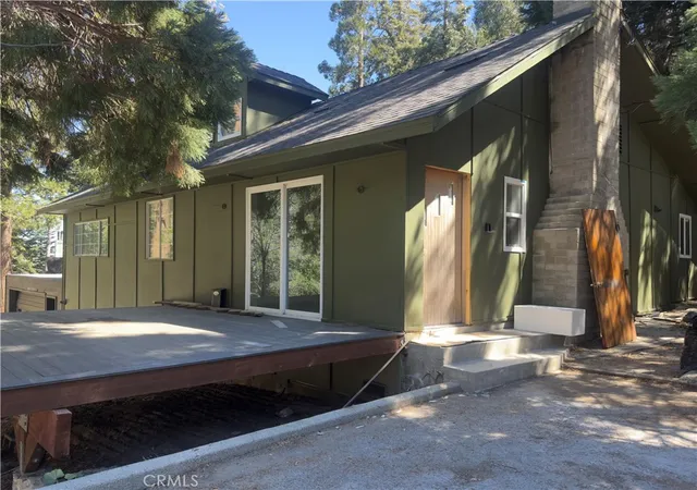 Photo 3 of Single family home for sale at 705 Clubhouse, Twin Peaks, CA 92391 | MLS# PW26069088 | Listing updated on 2026-04-02