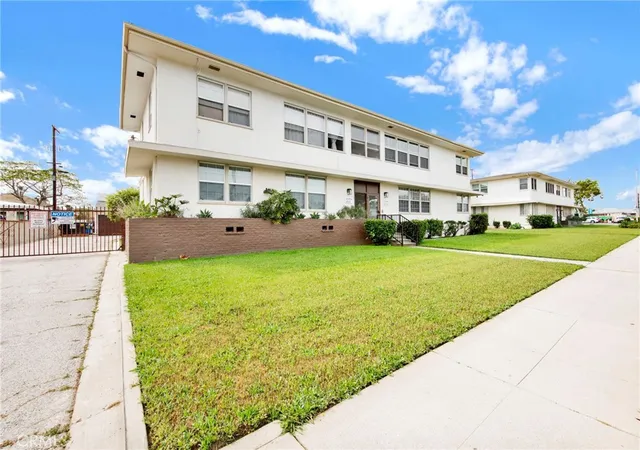 3rd image of 3310 W 77Th St #1/2, Los Angeles, CA 90043 | MLS# IV26069180