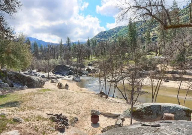 Photo 4 of Single family home for sale at 40957 Shandee Ln, Ahwahnee, CA 93601 | MLS# FR26069407 | Listing updated on 2026-04-02