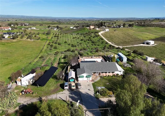 Photo 3 of Single family home for sale at 5770 Vista Serrano, Paso Robles, CA 93446 | MLS# PI26064691 | Listing updated on 2026-09-21