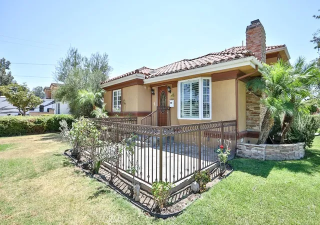 Photo 3 of Single family home for sale at 4704 E Centralia St, Long Beach, CA 90808 | MLS# PW26069642 | Listing updated on 2026-09-26