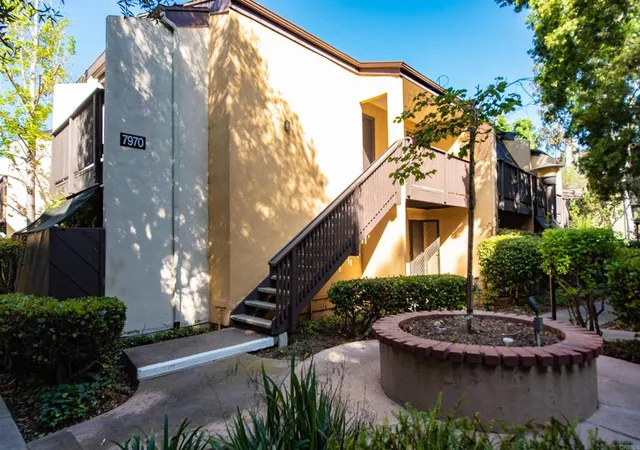 Listing Photo 4 - Condo for sale in building located at 7970 Mission Ctr Ct, San Diego, CA 92108 - Unit #P