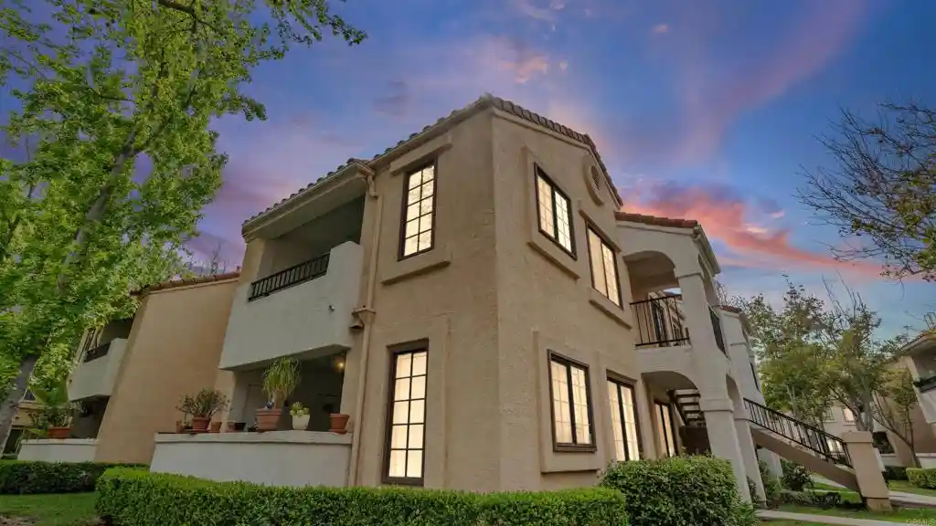 Listing Photo 2 - Condo for sale in 10684 Dabney Dr located at 10684 Dabney Dr, San Diego, CA 92126 - Unit #106