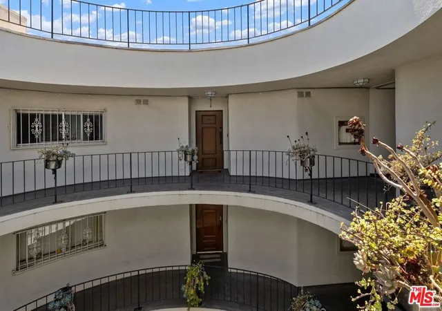 3rd image of 2260 N Cahuenga Blvd, Los Angeles, CA 90068