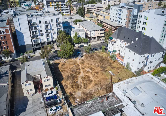 Photo 3 of Sale Pending at 734 S Manhattan Pl, Los Angeles, CA 90005 | MLS# 26672299 | Listing updated on 2026-06-24